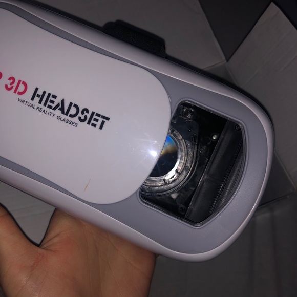 NEW VR HEADSET - Picture 8 of 8